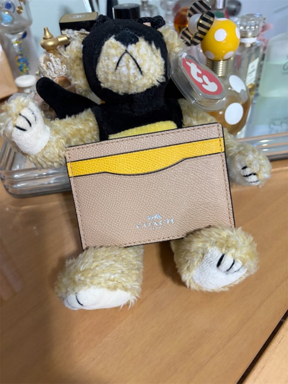 COACH CARDHOLDER IN BEIGE & MUSTARD - NWOT - WITH BUMBLE BEE BEAR